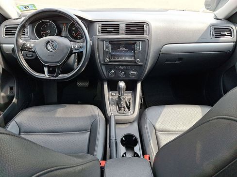 Used 2017 Volkswagen Jetta SE FWD image 10