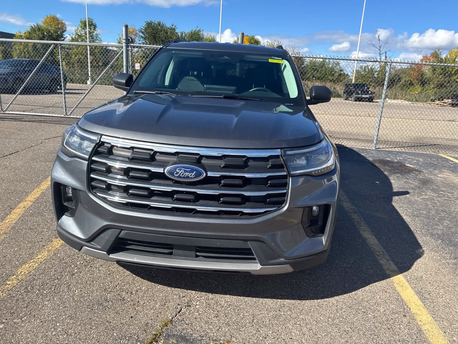 Used 2025 Ford Explorer Active w/ Active Comfort Package AWD/4WD image 4