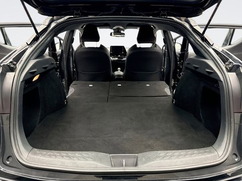 Used 2019 Toyota C-HR Limited image 21