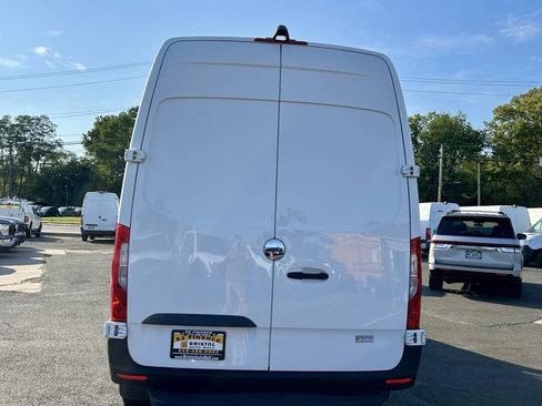 Used 2019 Freightliner Sprinter 3500 RWD image 5