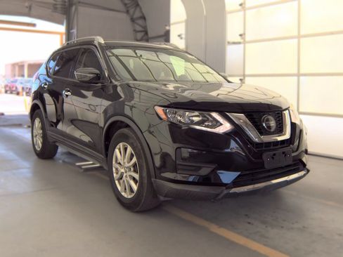 Used 2019 Nissan Rogue SV FWD image 2