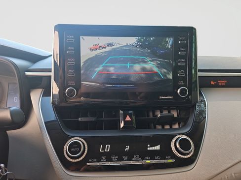 Used 2021 Toyota Corolla LE FWD image 25