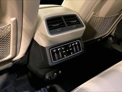 Used 2024 Audi Q8 e-tron Premium Plus w/ Premium Plus Package image 34
