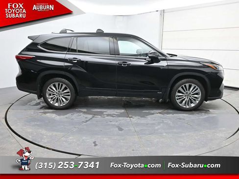 Used 2023 Toyota Highlander Platinum image 14