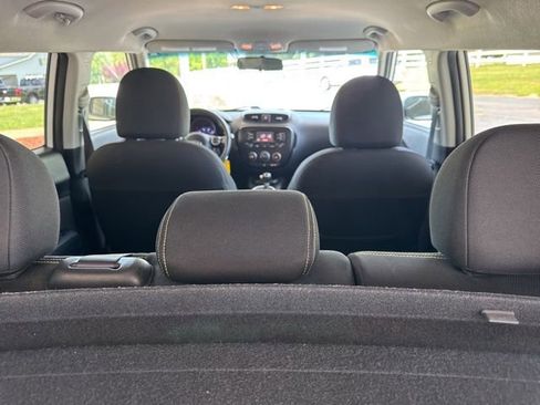 Used 2015 Kia Soul + FWD image 28