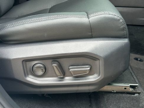 Used 2025 Toyota Tundra Limited AWD/4WD image 26