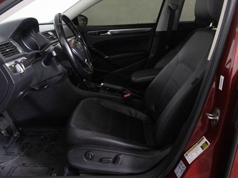 Used 2018 Volkswagen Passat 2.0T SE w/ SE Lighting Package image 19