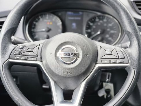 Used 2018 Nissan Rogue S image 16