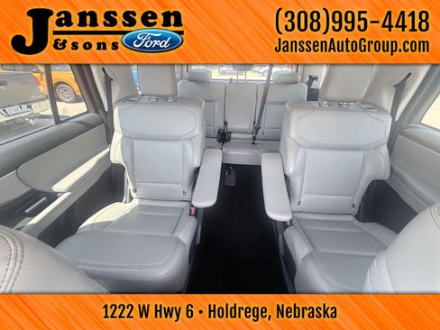 Used 2025 Ford Expedition Active AWD/4WD image 30