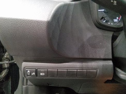 Used 2023 Toyota Corolla LE image 33