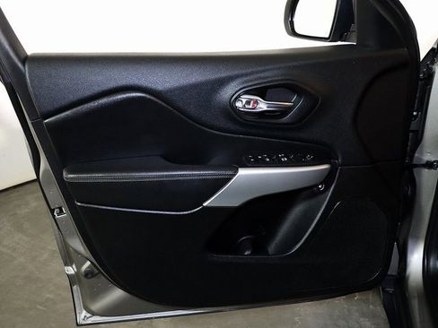 Used 2018 Jeep Cherokee Latitude Plus w/ Cold Weather Group image 23