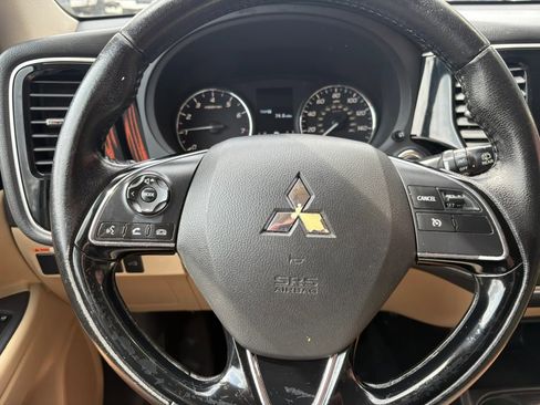Used 2016 Mitsubishi Outlander SEL image 12