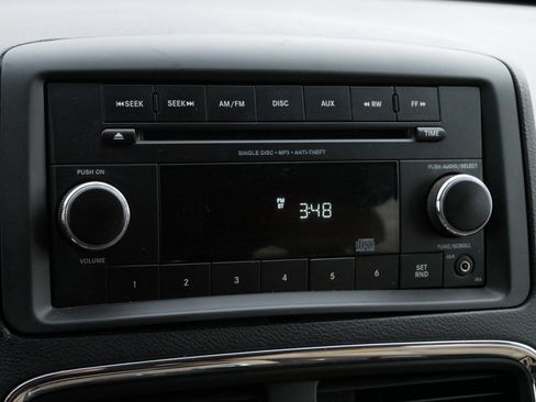 Used 2014 Dodge Grand Caravan SXT image 18