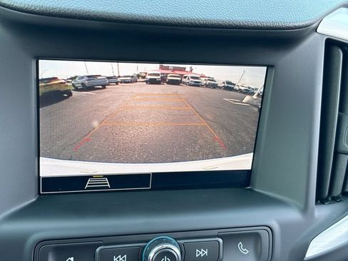 Used 2024 GMC Terrain SLE w/ Driver Convenience Package FWD image 17