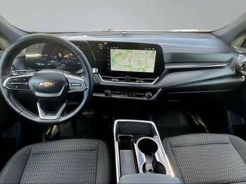 Used 2025 Chevrolet Equinox LT w/ Safety and Technology Package image 7