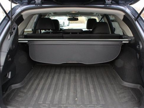 Used 2018 Subaru Outback 2.5i Limited image 11
