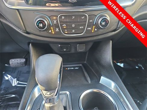 Used 2023 Chevrolet Traverse LT image 18