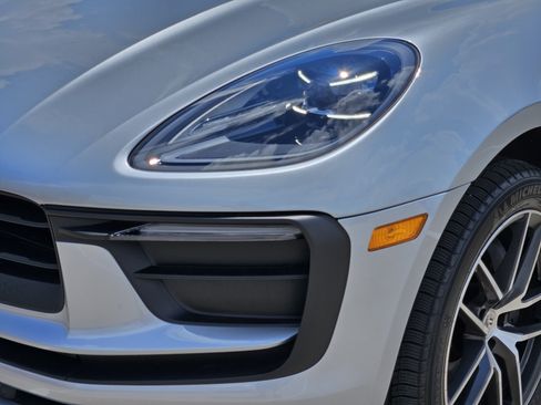 Certified 2026 Porsche Macan AWD/4WD image 12