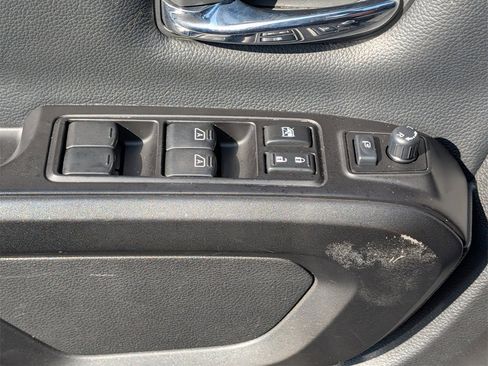 Used 2020 Nissan Titan PRO-4X w/ Pro-4x Convenience Package image 12