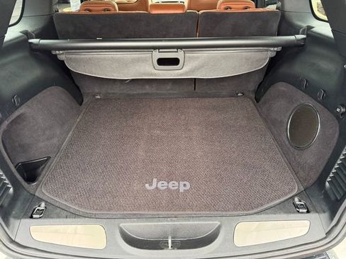 Used 2017 Jeep Grand Cherokee Summit w/ Platinum Series Group image 28