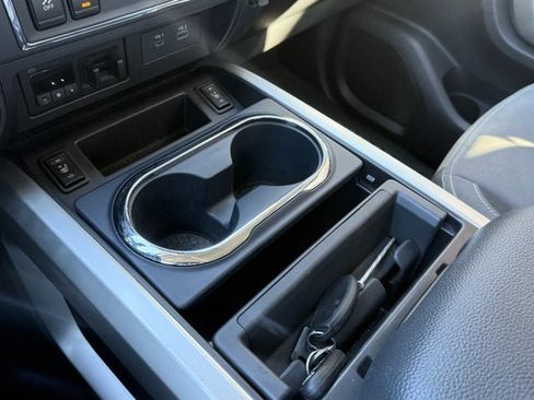 Used 2024 Nissan Titan SV w/ SV Convenience Package image 29