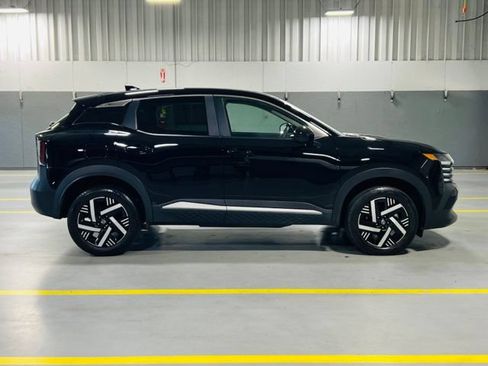 Used 2025 Nissan Kicks SV FWD image 18