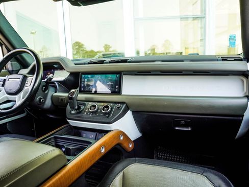 Used 2021 Land Rover Defender 110 X-Dynamic HSE image 19