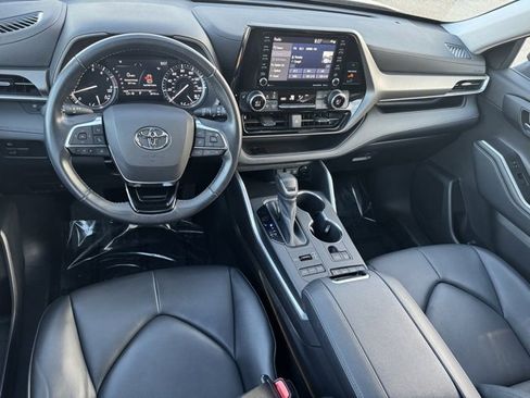 Certified 2021 Toyota Highlander XLE image 11