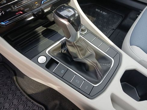 New 2026 Volkswagen Jetta SE FWD image 23