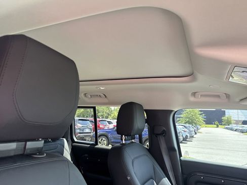 Used 2024 Land Rover Defender 130 S image 22