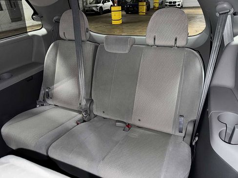 Used 2020 Toyota Sienna LE w/ LE Preferred Package AWD/4WD image 18