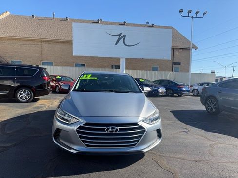 Used 2017 Hyundai Elantra SE FWD image 2