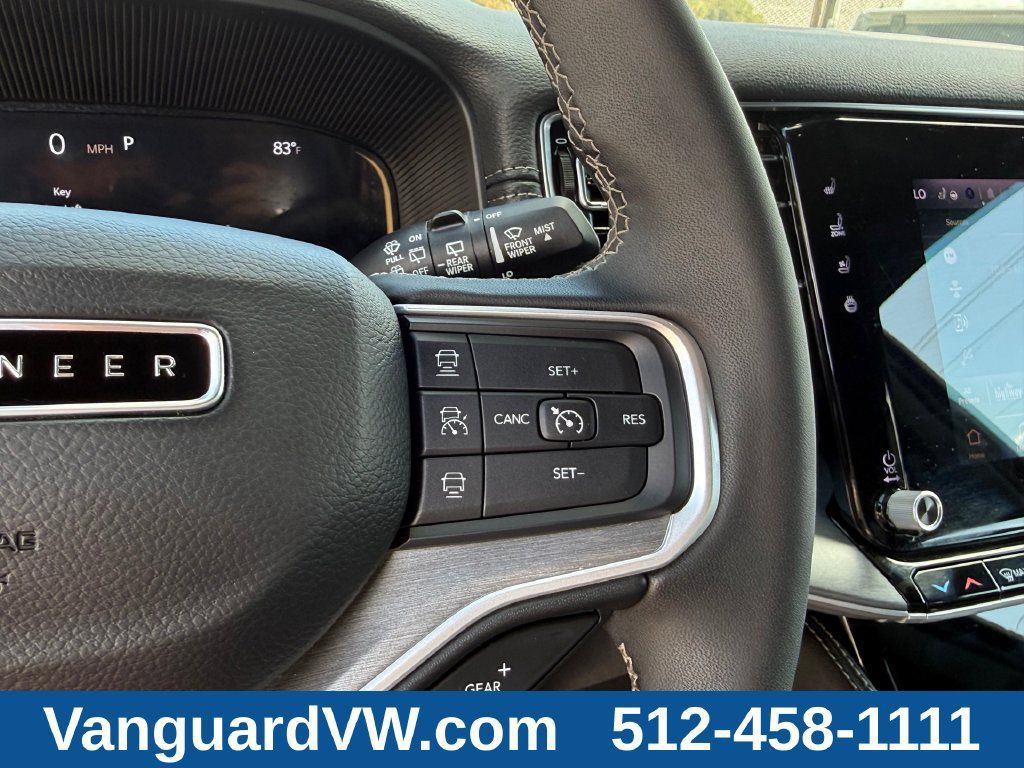 Used 2025 Jeep Wagoneer Series II RWD image 19