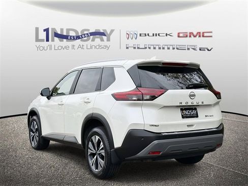 Used 2022 Nissan Rogue SV w/ SV Premium Package image 4