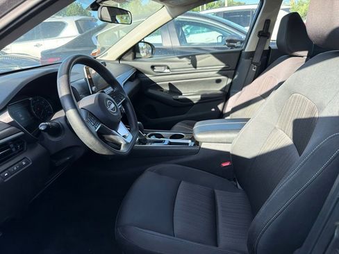 Used 2024 Nissan Altima 2.5 SV FWD image 2