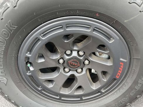 Used 2026 Nissan Frontier PRO-4X image 9