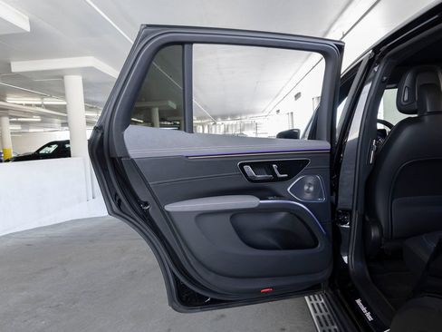 Used 2023 Mercedes-Benz EQS 450+ SUV image 19