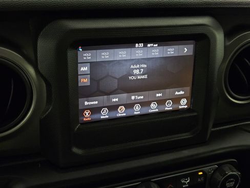 Used 2022 Jeep Gladiator Sport AWD/4WD image 13