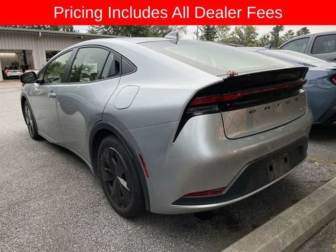 Used 2025 Toyota Prius LE FWD image 4