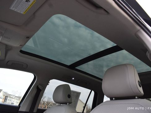 Used 2019 Volkswagen Tiguan SE AWD/4WD image 35