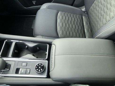 New 2025 Nissan Pathfinder SV image 27