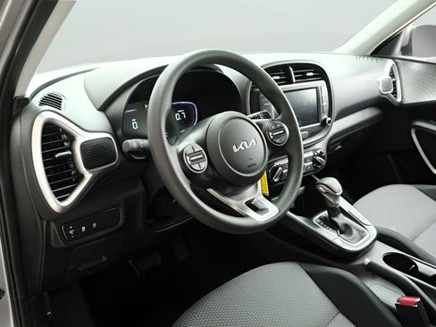 Used 2025 Kia Soul LX FWD image 21