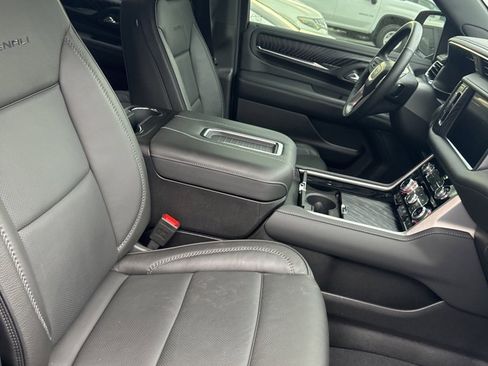Used 2024 GMC Yukon Denali image 24