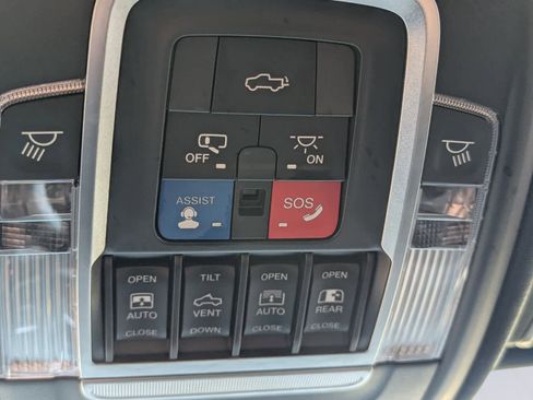 Used 2019 RAM 1500 Laramie image 30