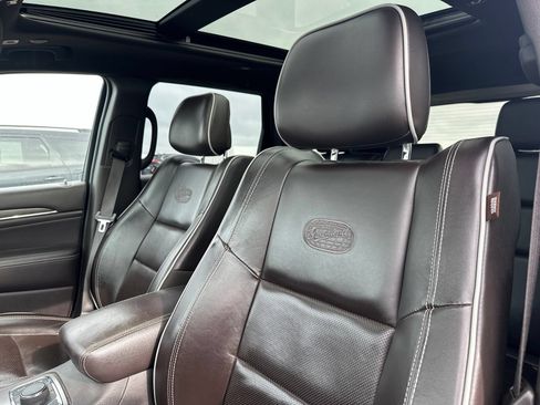 Used 2019 Jeep Grand Cherokee Overland AWD/4WD image 5
