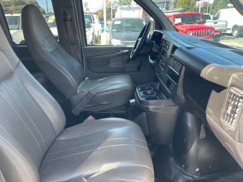 Used 2010 Chevrolet Express 3500 LS image 13