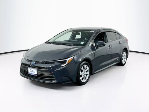 Used 2024 Toyota Corolla LE AWD/4WD image 1