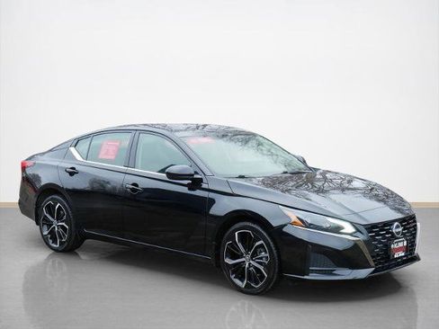 Certified 2023 Nissan Altima 2.5 SR w/ SR Premium Package image 1