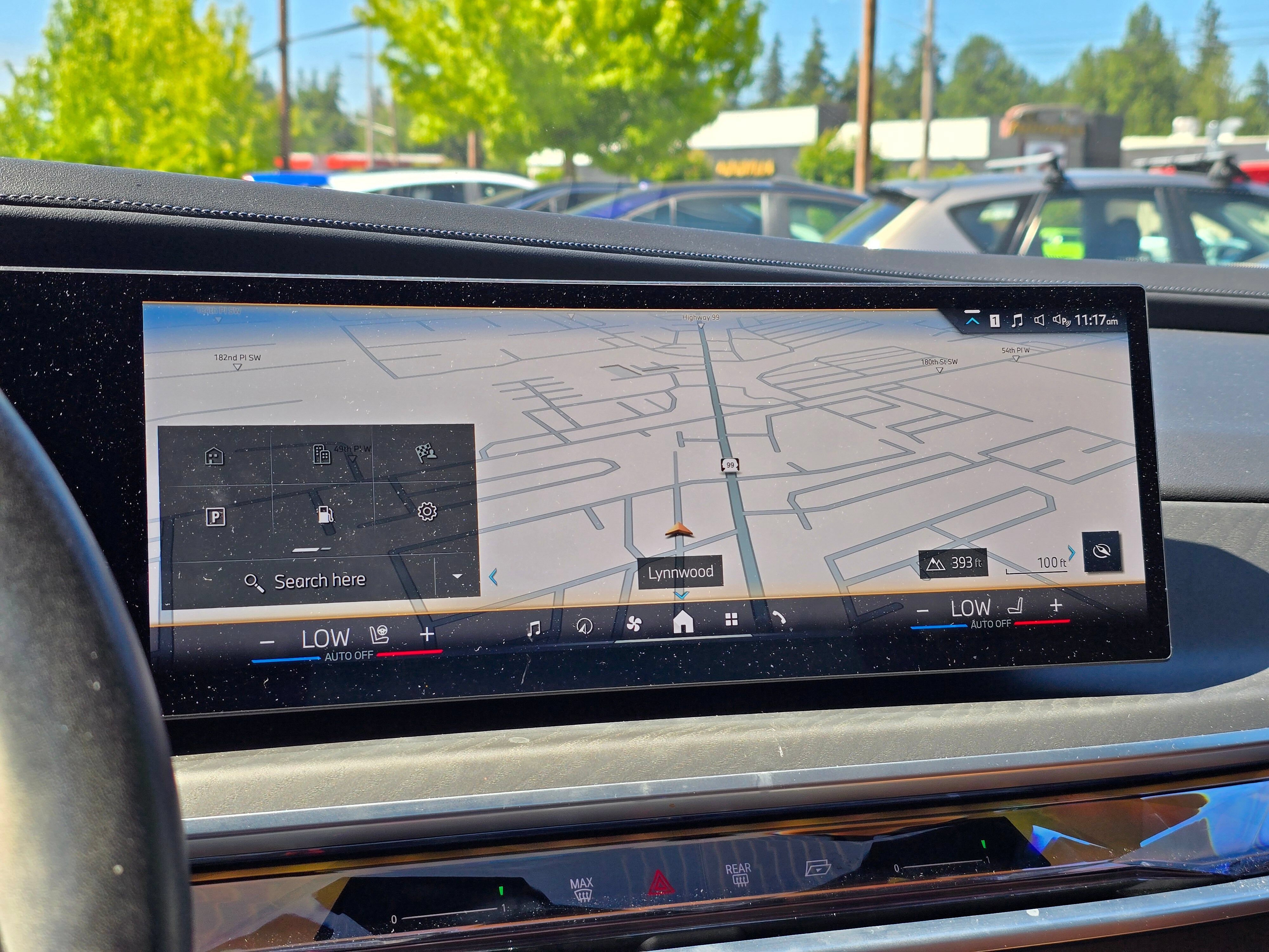 Used 2023 BMW 740i w/ Parking Assistance Package RWD image 22