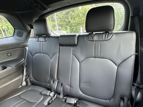 Used 2025 Honda Pilot Black Edition image 11